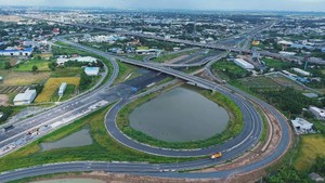 Chuyển động TP.HCM: Từ miền Tây đi miền Đông 'siêu nhanh' nhờ tuyến cao tốc 12 năm chờ đợi
