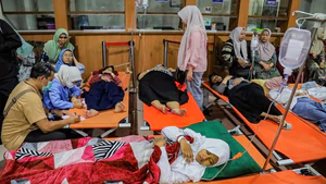 Hơn 500 học sinh nhập viện nghi do ngộ độc từ bữa ăn miễn phí tại Indonesia 