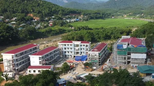 Chạy đua hoàn thành các hạng mục cuối tại nhiều trường nội trú vùng biên giới 