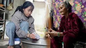 Nữ sinh Nguyễn Thị Cẩm Ly: 9 tuổi bán bánh, 18 tuổi bốc xếp xuyên đêm để tự bước vào đại học