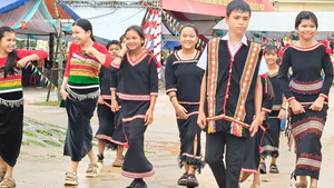 Học trò vùng biên giới Gia Lai cười rạng rỡ khi dọn về trường mới khang trang