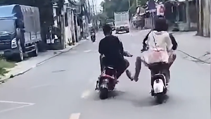 Xác minh clip nhóm thiếu niên chạy xe điện so kè nguy hiểm ở TP.HCM