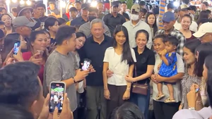 Video Thủ tướng Campuchia Hun Manet dạo phố, chụp ảnh với người dân và du khách gây sốt 