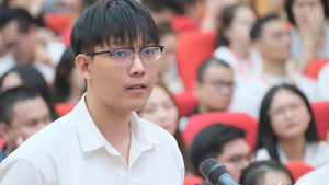 Video thủ khoa bác sĩ nội trú Y Hà Nội chọn sản phụ khoa khiến cả hội trường vỗ tay rần rần