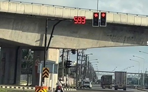 Ảnh vui 13-10: Chờ đèn đỏ mà muốn... chuyển kiếp luôn