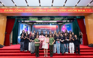 Em Xinh 'Say Hi' giao lưu cùng hơn 500 cán bộ chiến sĩ nữ Công an Nhân dân