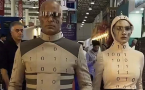 'Robot công nghệ cao' ở Iran lộ nguyên hình là… người thật