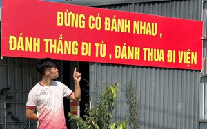 Ảnh vui 4-12: Khẩu hiệu tại một sân bóng đá phủi