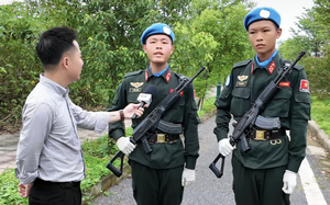 Hai chiến sĩ A80 'bắn' tiếng Anh... ì đùng hút triệu lượt xem