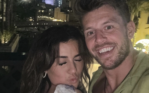 Cặp đôi 'phát hờn' vì hóa đơn khách sạn khi kẹt lại Dubai