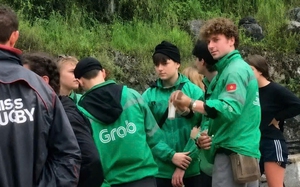 Vì sao nhiều khách du lịch ở Việt Nam lại mặc áo Grab?