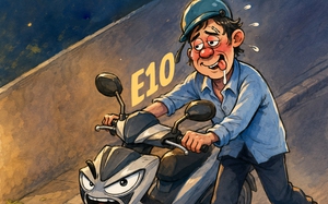 Người đàn ông bị xe máy 'giáo huấn' về xăng E10