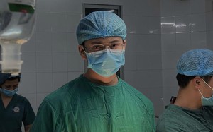 Chân dung thật của 'bác sĩ che kín mặt vẫn đẹp trai' trên trang Thông tin Chính phủ