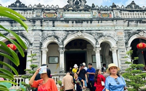 Di sản là của toàn dân, khó gì mà không thể miễn phí, giảm giá cho học sinh, sinh viên?