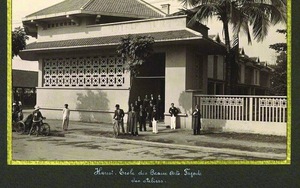 Trăm năm EBAI: Những mục đích chính trị của một trường mỹ thuật