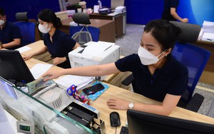 Lãi suất huy động cao, tiền dồn vào ngân hàng