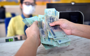 Ngóng lãi suất giảm từng ngày, vậy khi nào mới xuống thang?