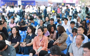 Tuổi 18, cần nắm tay vừa đủ để con lớn lên