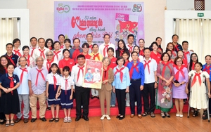 Khăn Quàng Đỏ 50 năm: Từ trang báo đến những phong trào học đường