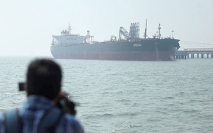 Iran lại đóng cửa Hormuz, kiên nhẫn cạn dần