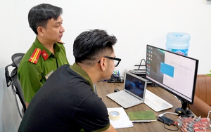 Người cao tuổi cần 'lá chắn số' từ con cháu