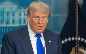 Tổng thống Trump bất ngờ hoãn ký dự luật hỗ trợ nhà ở