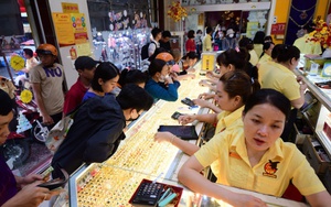 Đọc nhanh 3-7: Giá vàng tăng mạnh; một công ty điện ở TP.HCM có chủ tịch mới sau biến cố