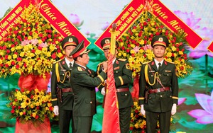 Học viện Lục quân đón nhận Huân chương Bảo vệ Tổ quốc hạng nhất