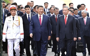 Cảnh vệ Việt Nam kể chuyện che ô giữa mưa, bảo vệ nguyên thủ dạo phố, ăn bún chả