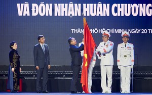 Vinamilk đón nhận Huân chương Độc lập hạng nhất