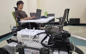 Robot AI Hàn Quốc tự tìm đường ở chỗ lạ, đi nhầm còn biết tìm lại