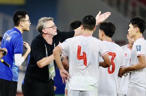 Đúng cãi, sai nhận đi ông Troussier!