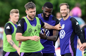 Rudiger đùa nhây suýt gây xào xáo tuyển Đức trước thềm Euro 2024