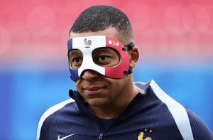 Lý do Mbappe không được đeo mặt nạ cờ Pháp đá Euro 2024