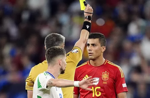 Rodri của tuyển Tây Ban Nha ‘sụp hầm’ luật mới tại Euro 2024