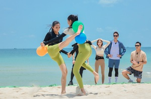 Gay cấn nơi Đảo thiên đường: Hai nàng hậu 'ra tay' tranh hẹn hò