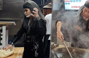Đầu bếp cosplay nhân vật võ hiệp, vừa nấu ăn vừa 'thi triển nội công'