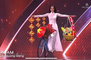 Ảnh chế Hương Giang 'làm xiếc' trên sân khấu Miss Universe