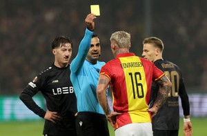 Cầu thủ nhận 'gạch đá' vì chế giễu đối thủ sứt môi ở Europa League