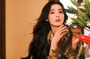 Tình cờ gặp Trương Bá Chi ngoài chợ, fan bất ngờ được tặng dây chuyền