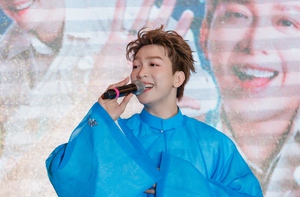 Từ fan meeting của Tăng Phúc, nhìn lại 'công nghệ gặp fan' 2025