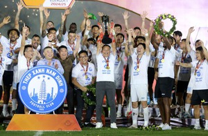 Cảm xúc ngày CLB Nam Định lần thứ 2 vô địch V-League