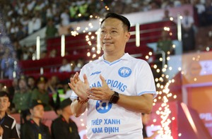 HLV Vũ Hồng Việt: Đoàn kết khiến CLB Nam Định vô địch V-League