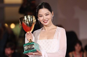 Tân Chỉ Lôi trả lương cho nhân viên hơn 100 triệu đồng