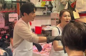 'Vợ chồng mẫu mực nhất TVB’ ra chợ bán cá