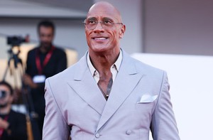 The Rock bật khóc vì tràng vỗ tay 15 phút tại Liên hoan phim Venice