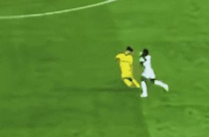 Vinicius bị đuổi vì giật tóc đối thủ, Real Madrid vẫn giành chiến thắng