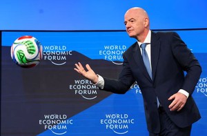 Chủ tịch FIFA Infantino rộng đường tái đắc cử vì... các đối thủ nặng ký rút lui