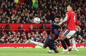 Đánh rơi chiến thắng phút 90+2, Man United khởi đầu tệ nhất trong 40 năm