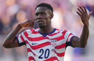 FIFA sửa luật thẻ đỏ liên quan đến việc tranh cãi của ông Trump